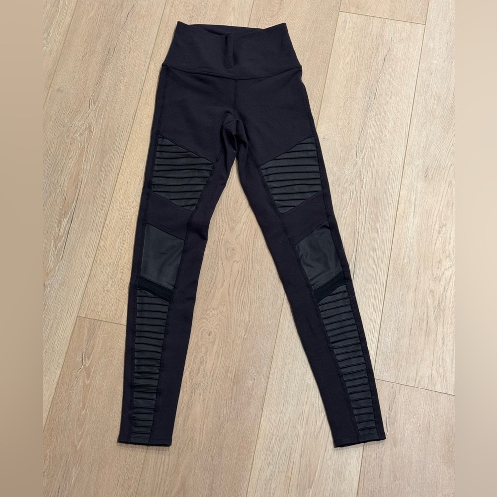 ALO YOGA - High-waisted Moto Legging - Black/Black Glossy